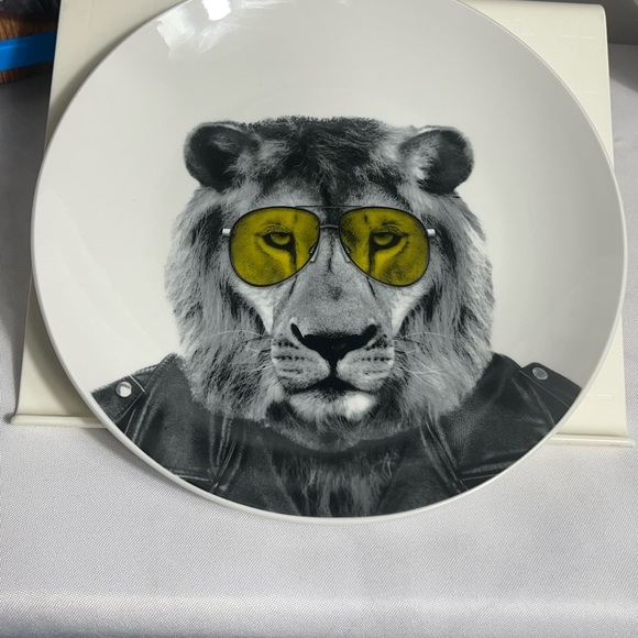 Wild Dining Larry Lion Plate NIB Unique Gift Fun Dining Kitchen Humor Collection - Picture 9 of 13